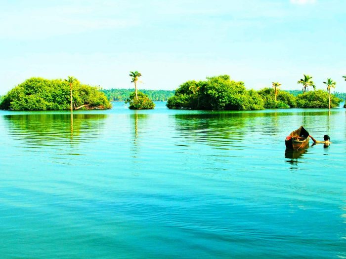 Hot Walk on the Lake| Wonders of Kerala Sambranikodi Island