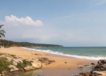A mountain between god and sea..!! | Azhimala Cliff beach | Azhimala Shiva statue