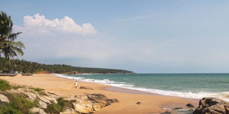 A mountain between god and sea..!! | Azhimala Cliff beach | Azhimala Shiva statue
