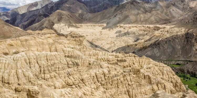 Welcome to Moonland of India in Ladakh | Moon like Landscape | Lamayuru