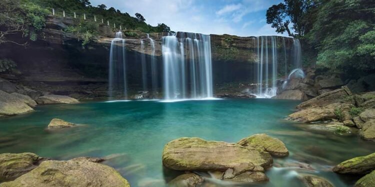 Famous vs Hidden Waterfalls of Meghalaya | Krang Suri vs Phe Phe