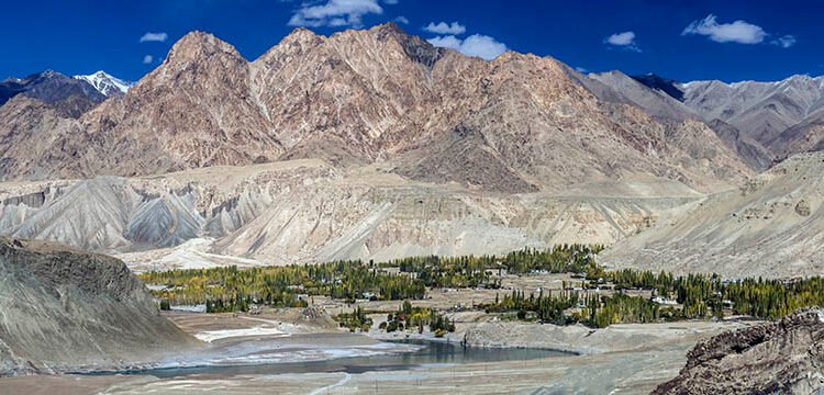 Elevated Reverie: Exploring the Mystique of Ladakh's High-Altitude Splendor. 14 Elevated Reverie: Exploring the Mystique of Ladakh's High-Altitude Splendor.