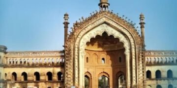 Lucknow's Nawabi Culture: An Exquisite Symphony of Elegance." 1 Lucknow's Nawabi Culture: An Exquisite Symphony of Elegance."