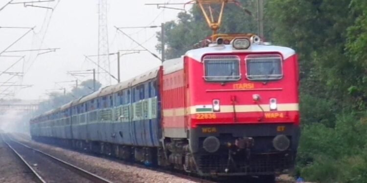 Journey Through the Eastern Heartland: Exploring Culture and Scenery with Kalinga Utkal Express 14 Journey Through the Eastern Heartland: Exploring Culture and Scenery with Kalinga Utkal Express