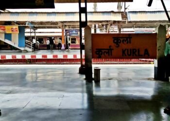 Kurla railway station local train || Mumbai local train Journey || Mumbai Local train travel time