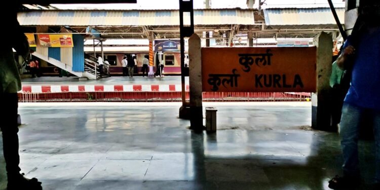 Kurla railway station local train || Mumbai local train Journey || Mumbai Local train travel time 14 Kurla railway station local train || Mumbai local train Journey || Mumbai Local train travel time